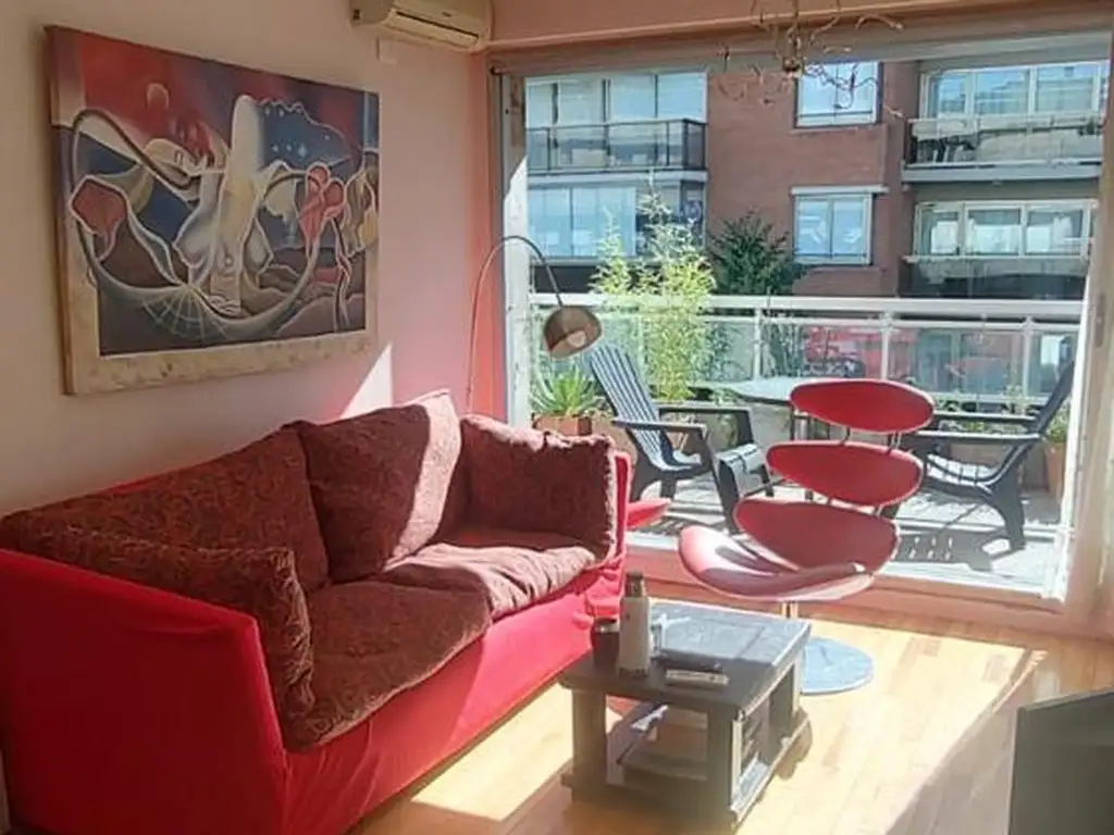 Departamento amoblado con balcón