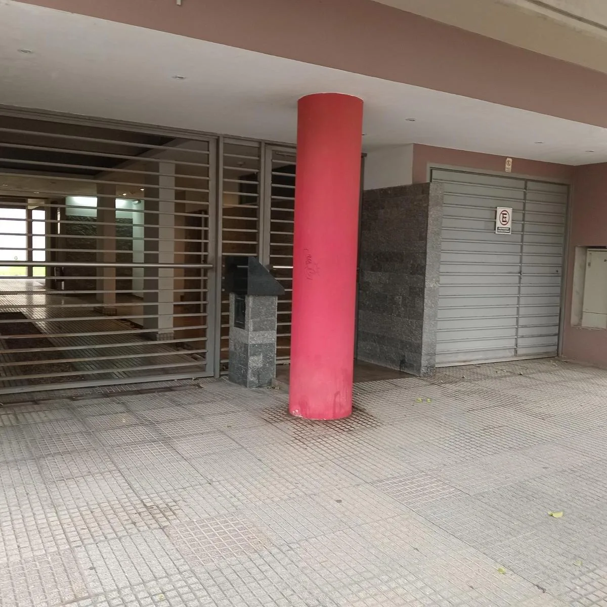 Monoambiente con balcón contrafrente