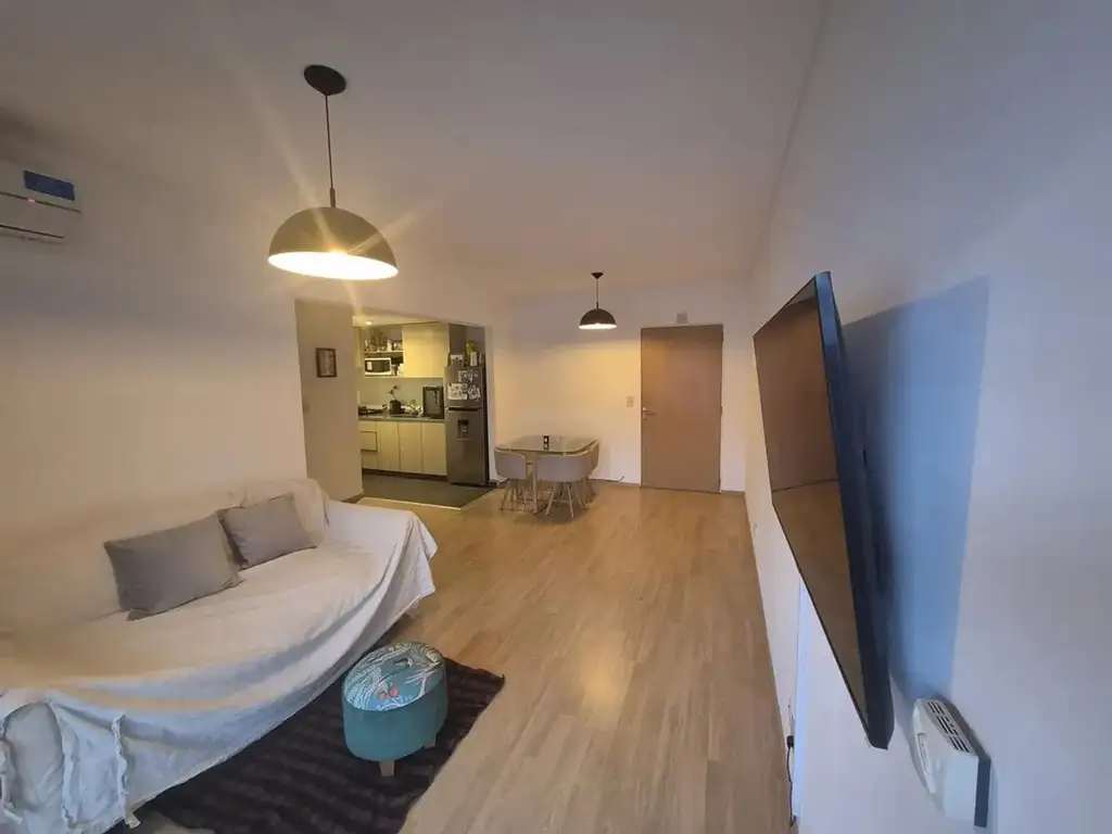 Amoblado con balcón y pileta