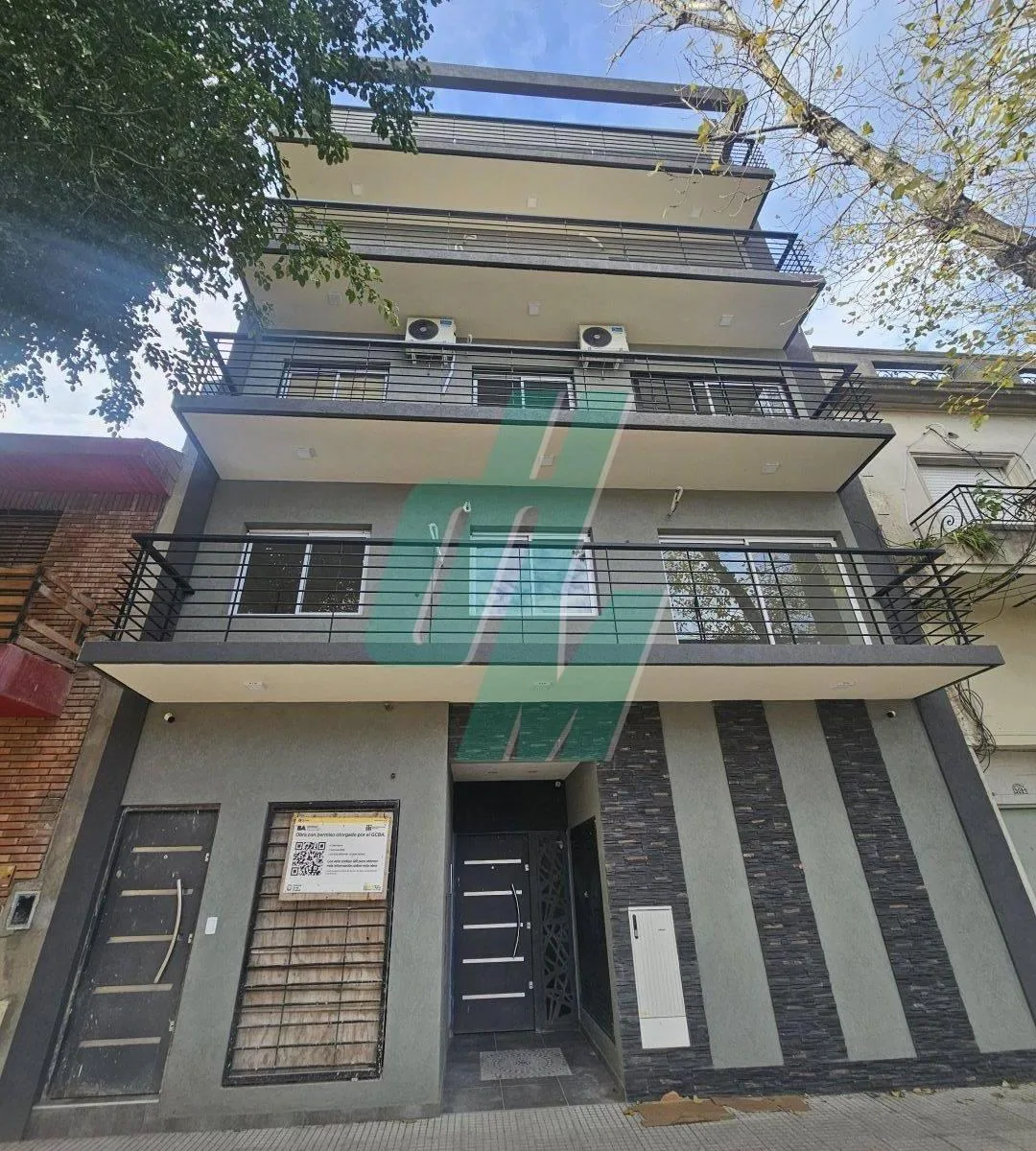 2 ambientes con balcón