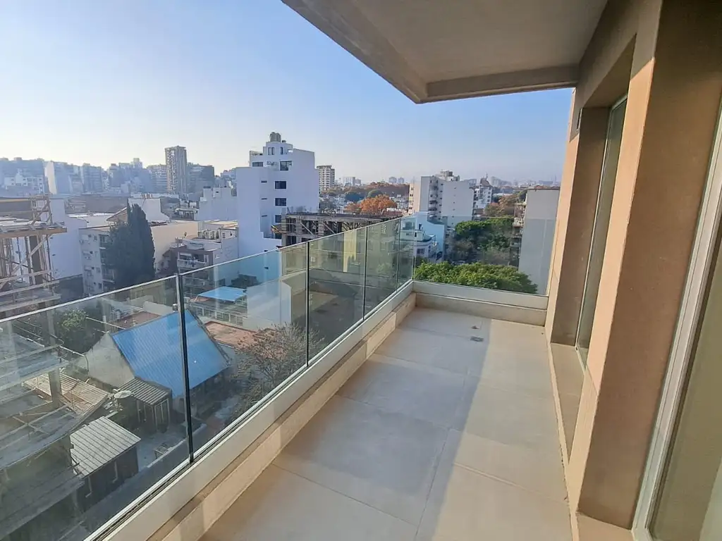 Departamento con balcón al frente