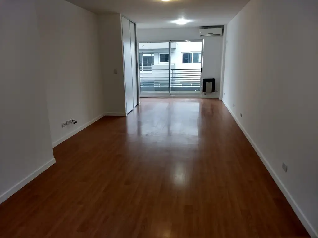 Loft divisible con balcón
