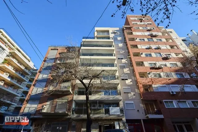 Monoambiente con balcón y A/A