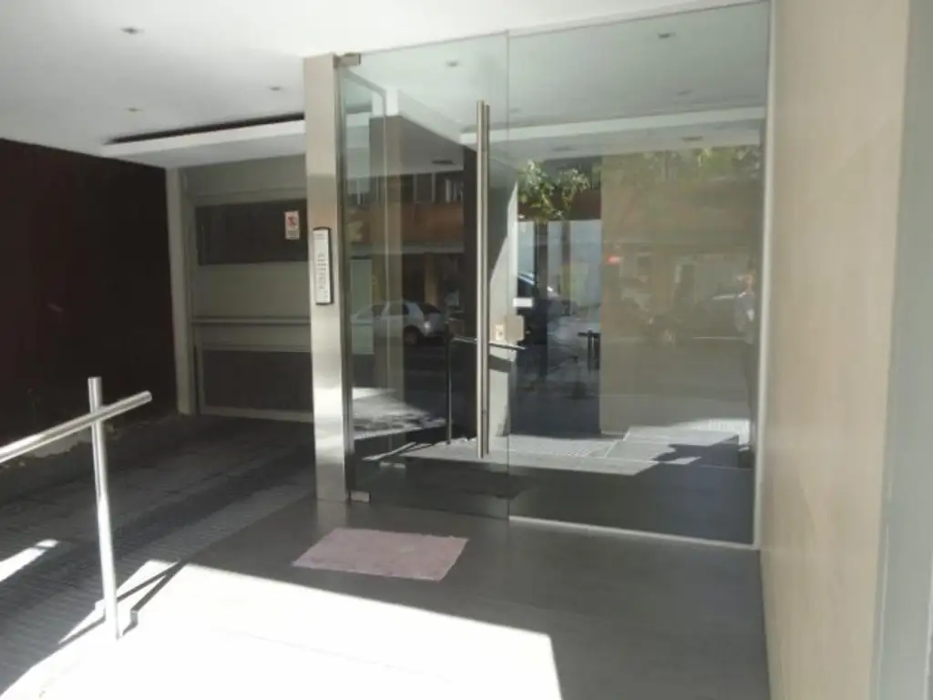 1 ambiente con balcón y pileta