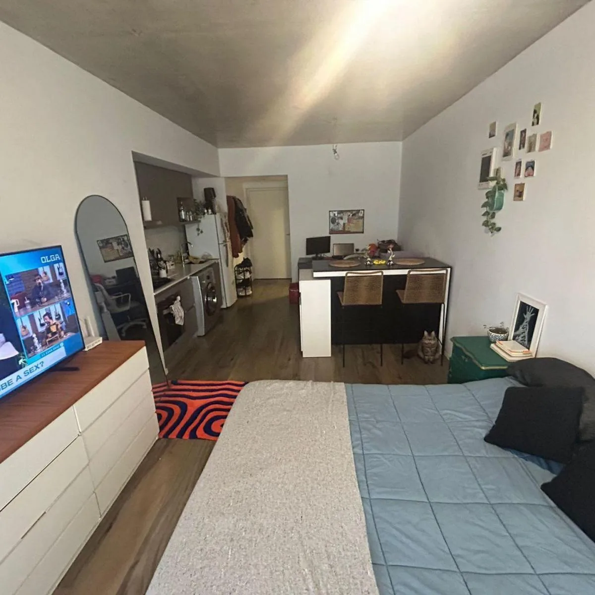 Monoambiente con balcón y gimnasio