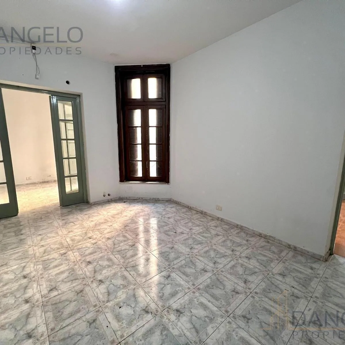 2 ambientes y medio con patio
