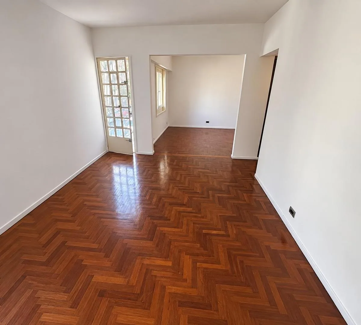 2 ambientes con balcón y AC