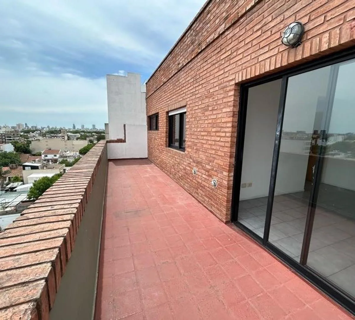 2-room unit facing street with terrace balcony