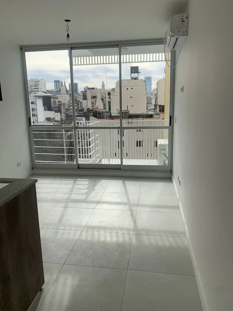 Monoambiente con balcón y pileta