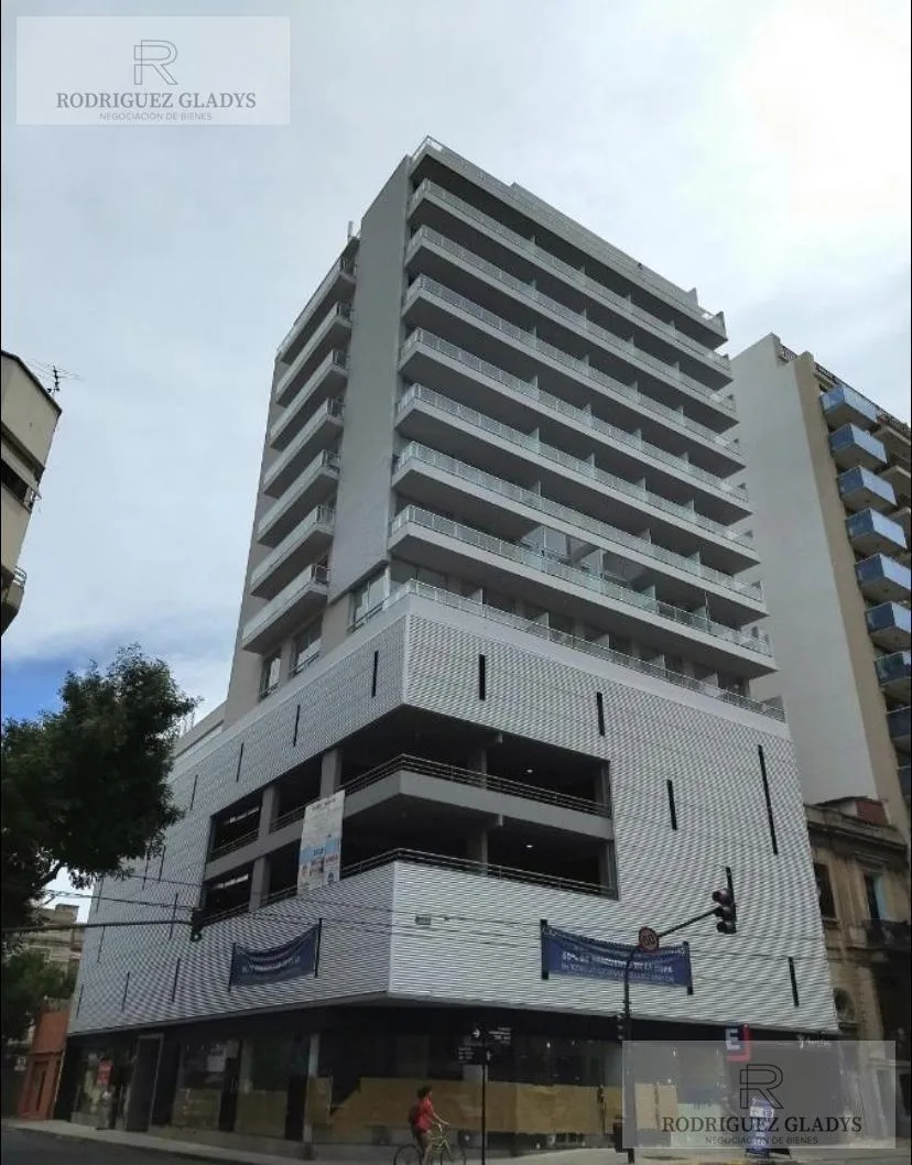 Monoambiente con balcón