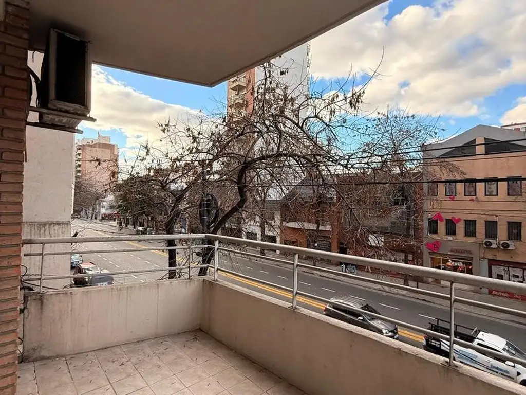 2 ambientes con balcón
