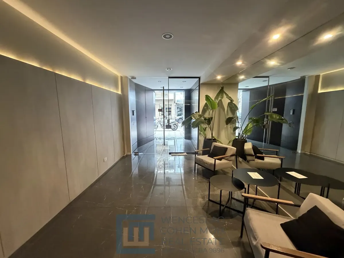 Ambiente único con balcón