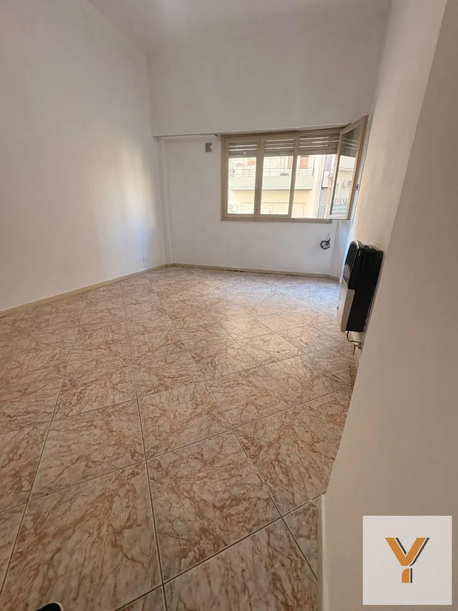 2 dormitorios, piso alto, cocina equipada