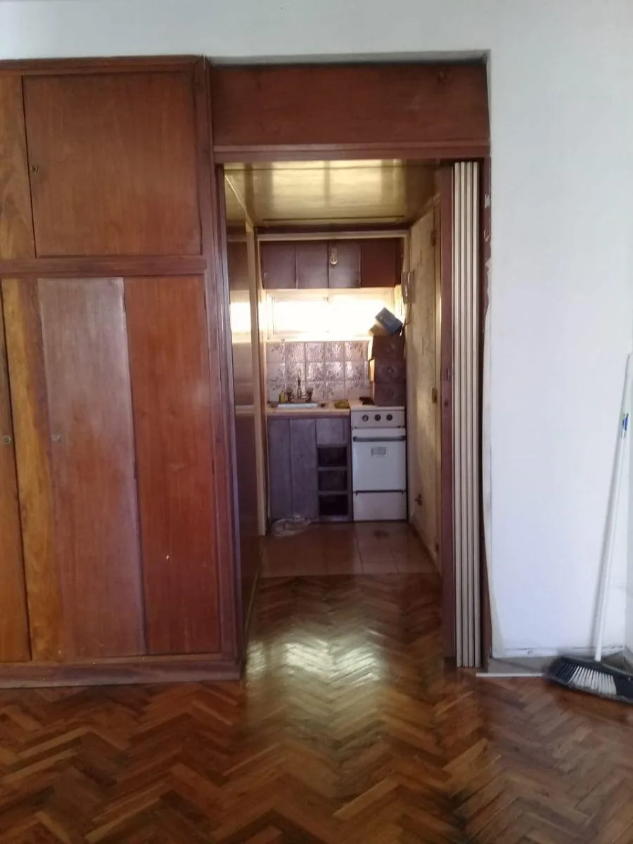 Monoambiente con balcón al frente
