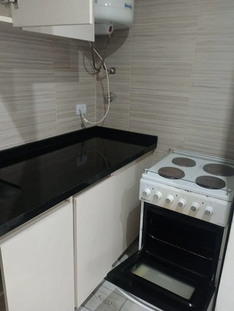 Monoambiente con patio y balcón