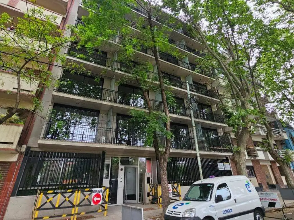 Monoambiente con balcón y vista