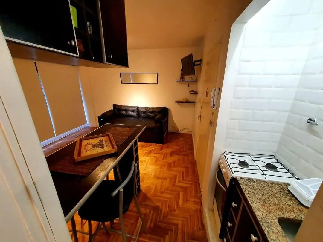 Departamento amoblado con balcón