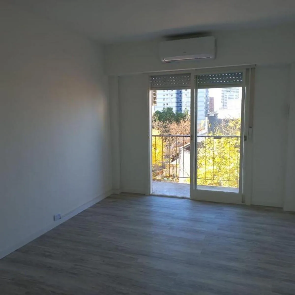 Monoambiente con balcón en Núñez