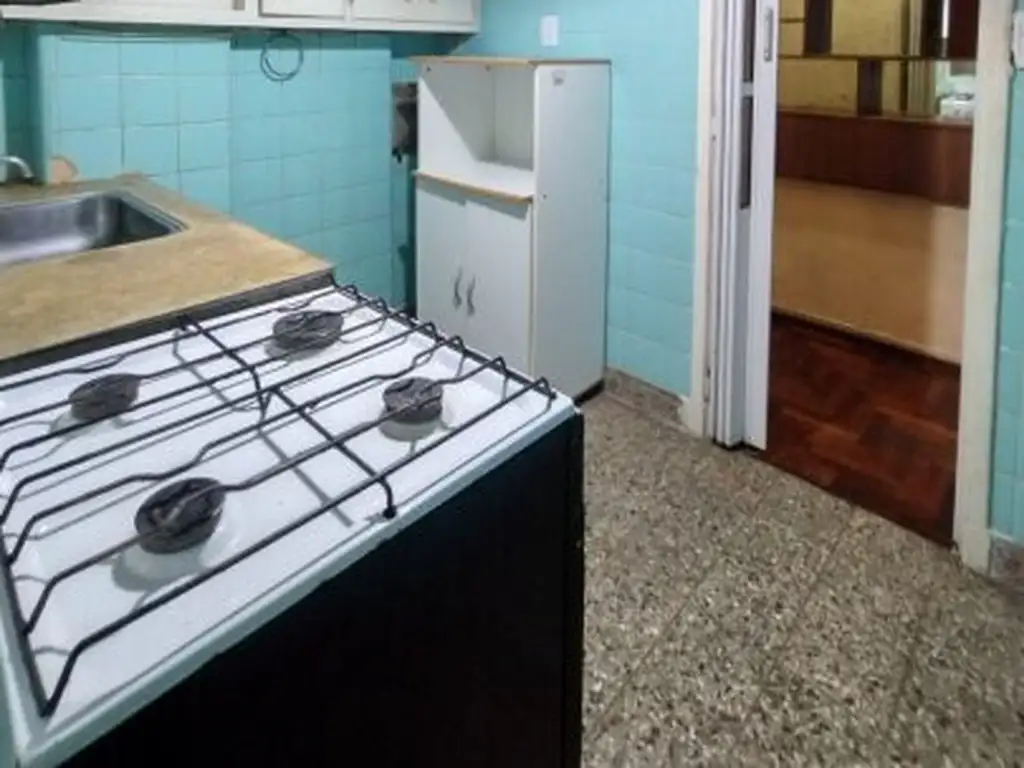 2 ambientes con balcón cerrado