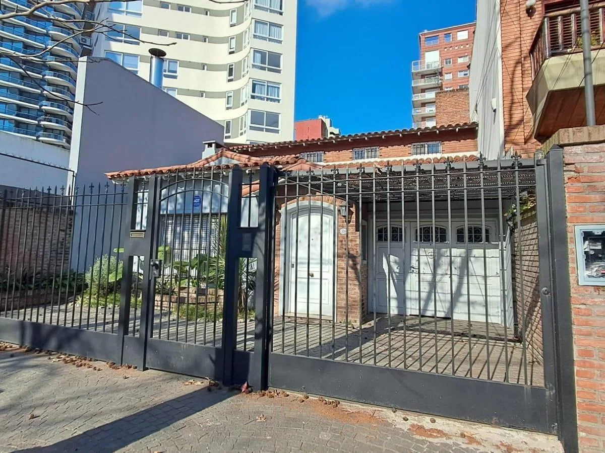 Chalet con piscina y quincho