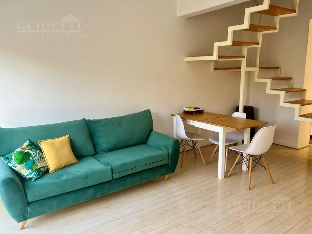 Duplex con balcón y cochera