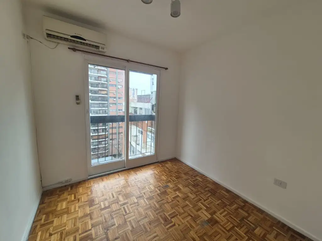 2 ambientes con balcón francés