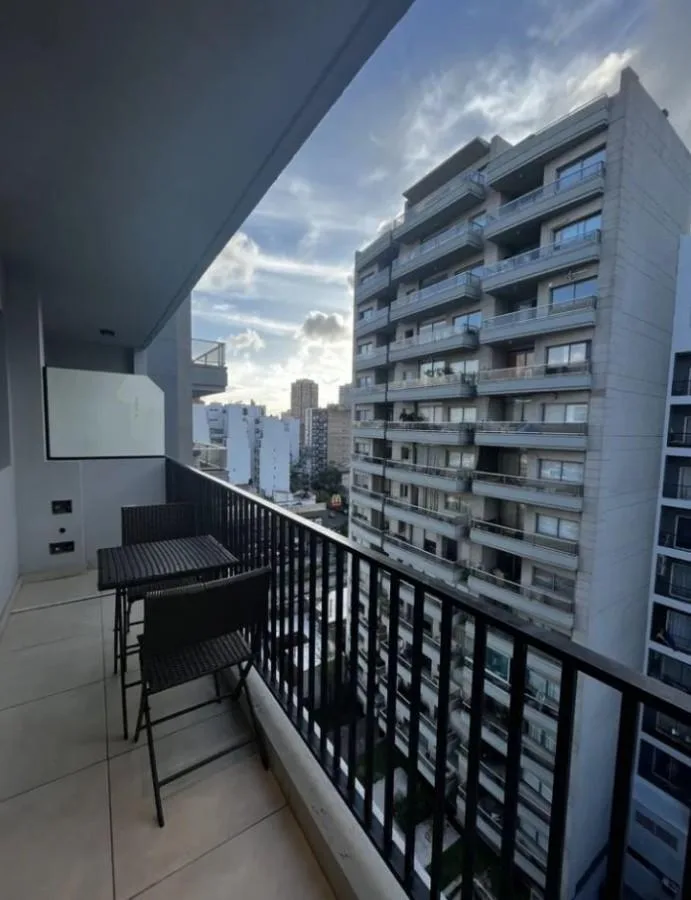 Monoambiente con balcón y amenities