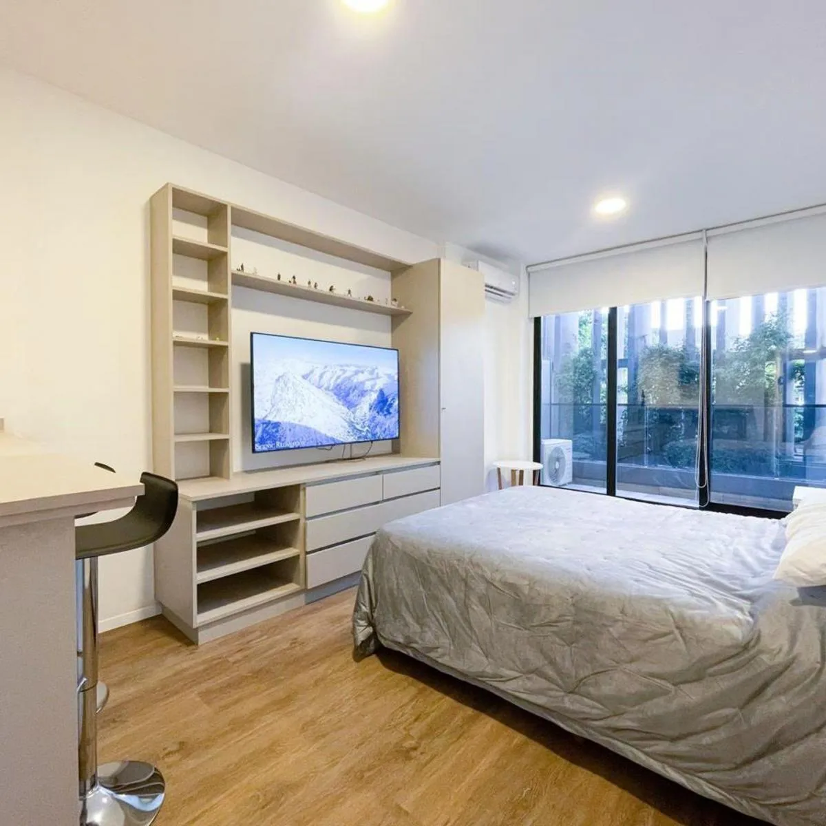 Monoambiente con balcón y amenities