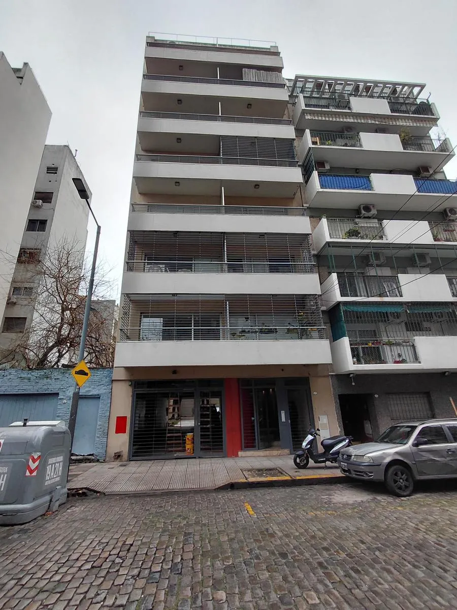 Monoambiente con balcón y amenities