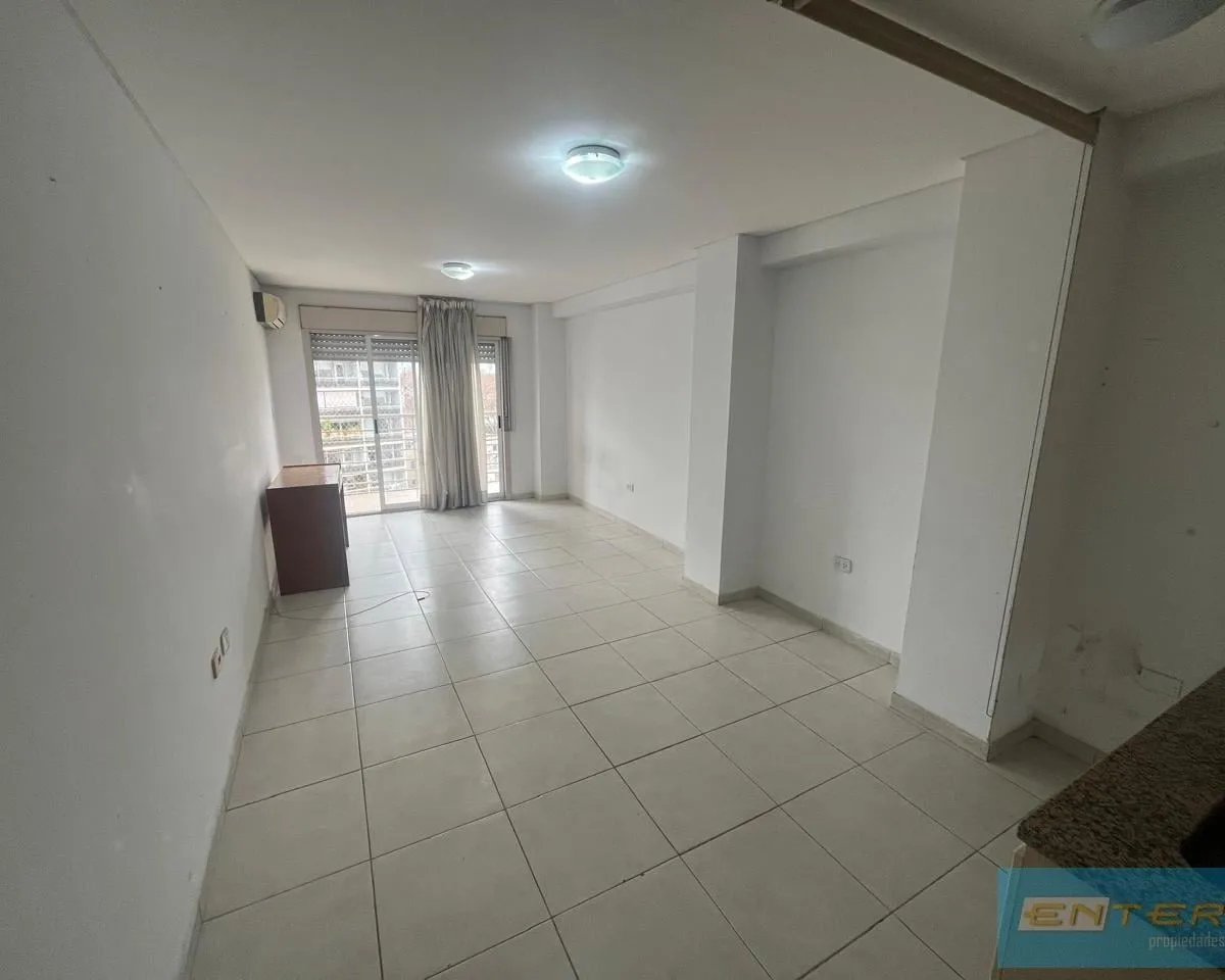Monoambiente con balcón y pileta