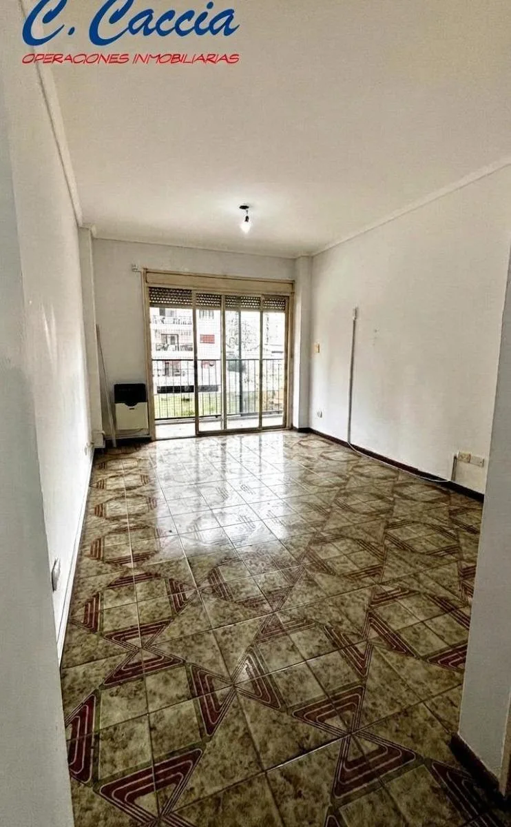 3 ambientes con balcón corrido