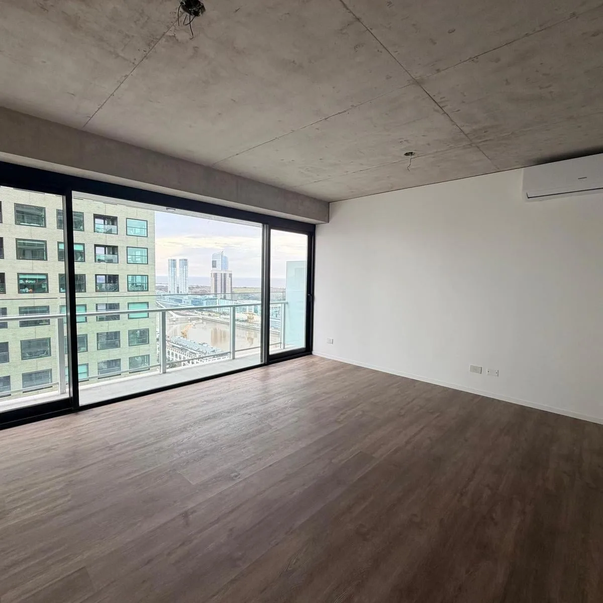 Monoambiente con balcón y amenities