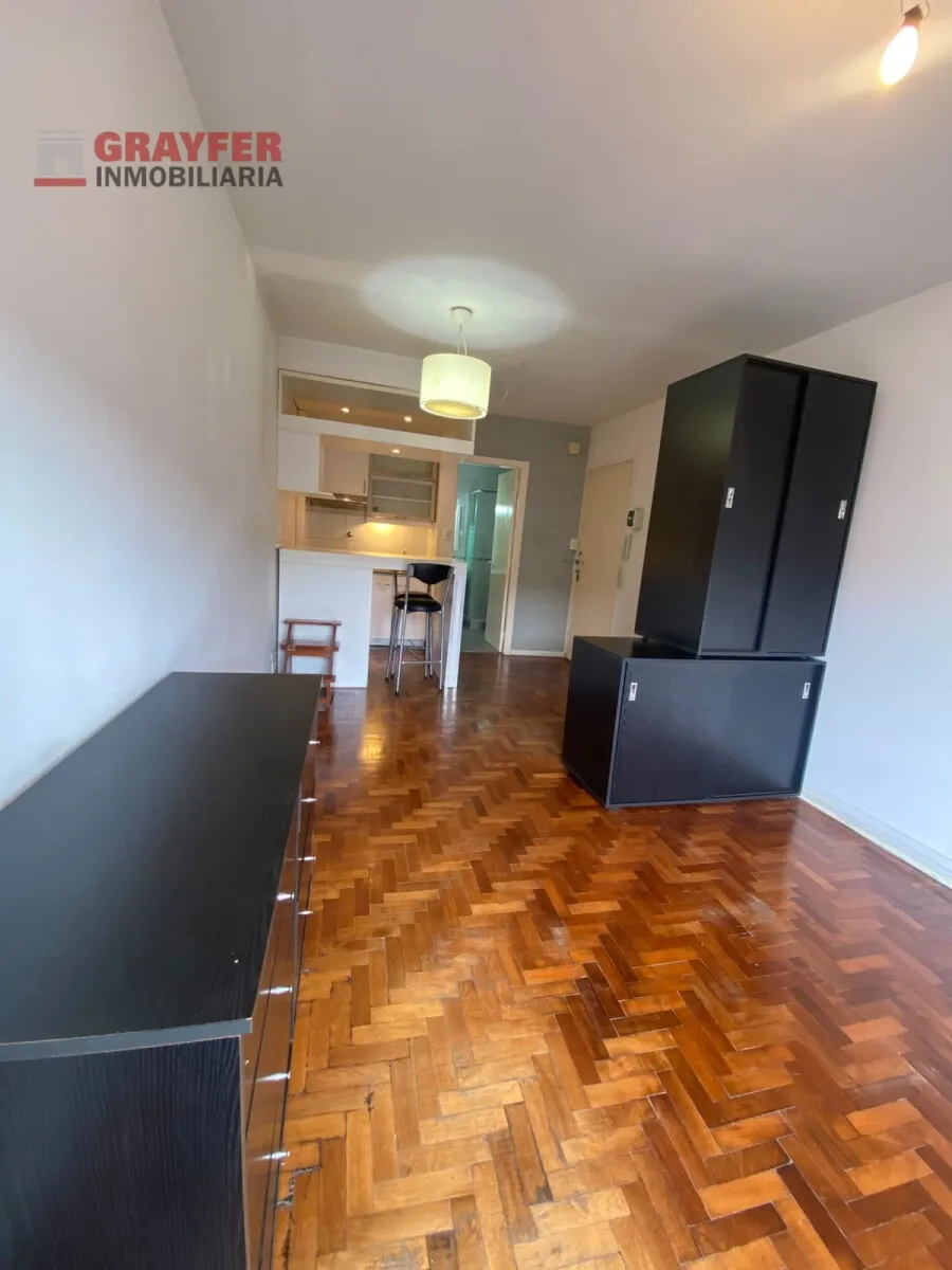 Monoambiente al frente con A/C