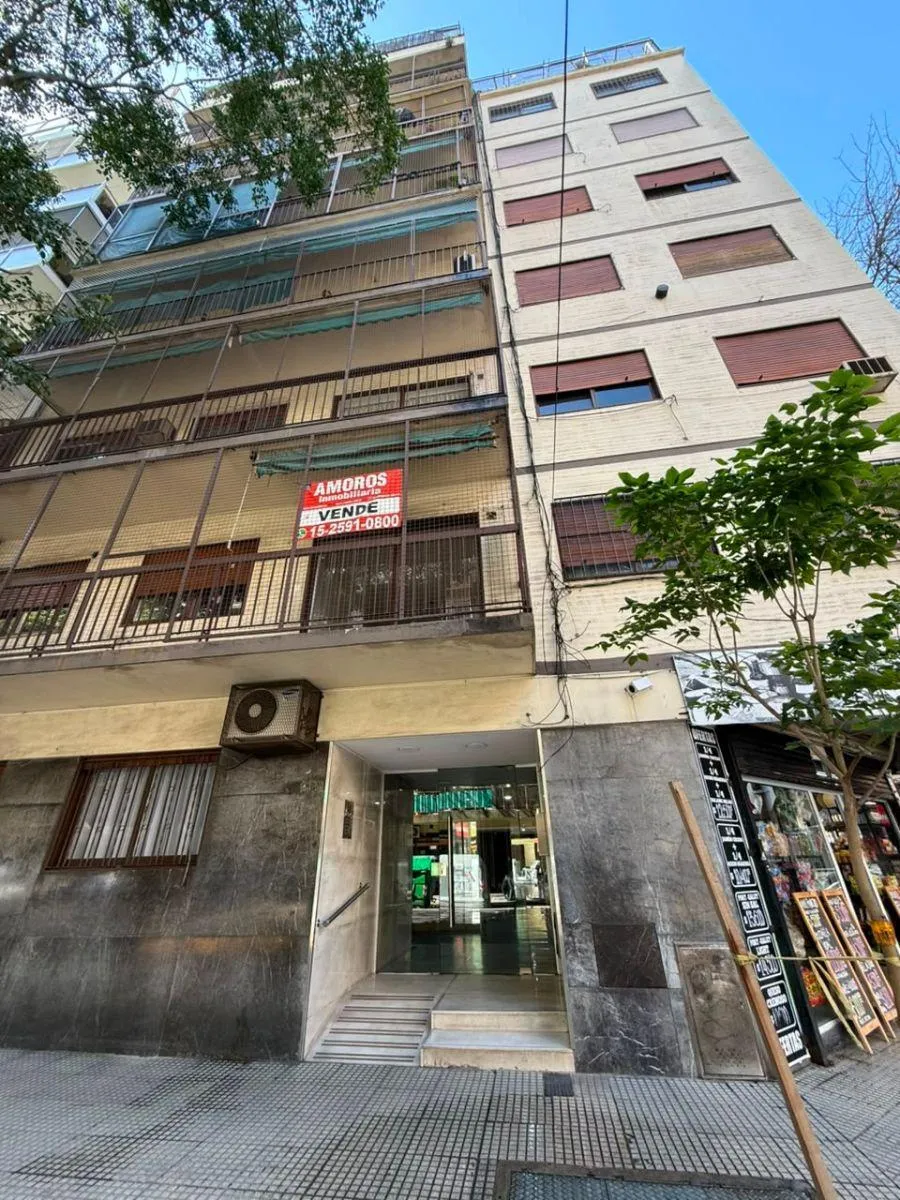 3 ambientes al frente con balcón
