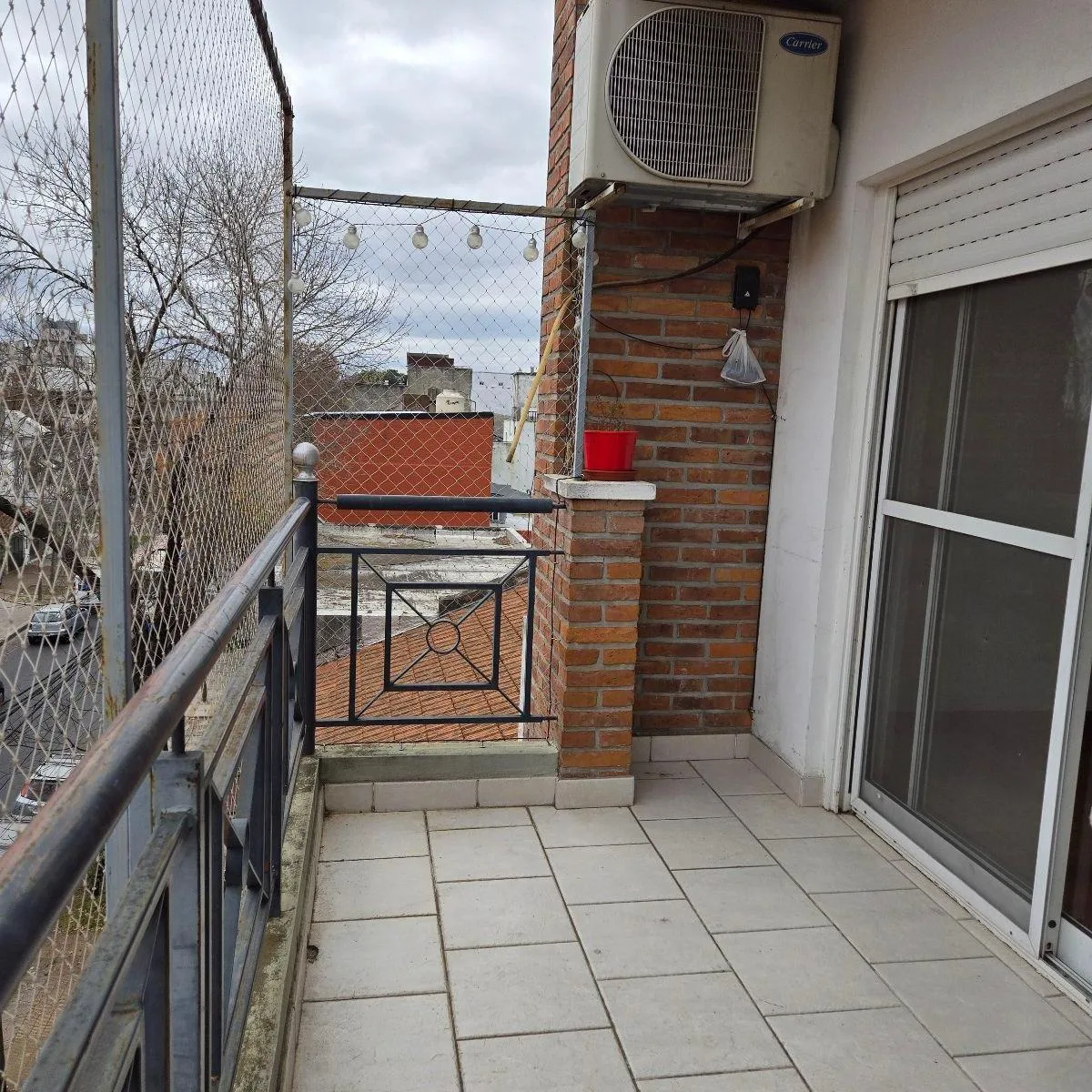 3 ambientes con balcón y cochera