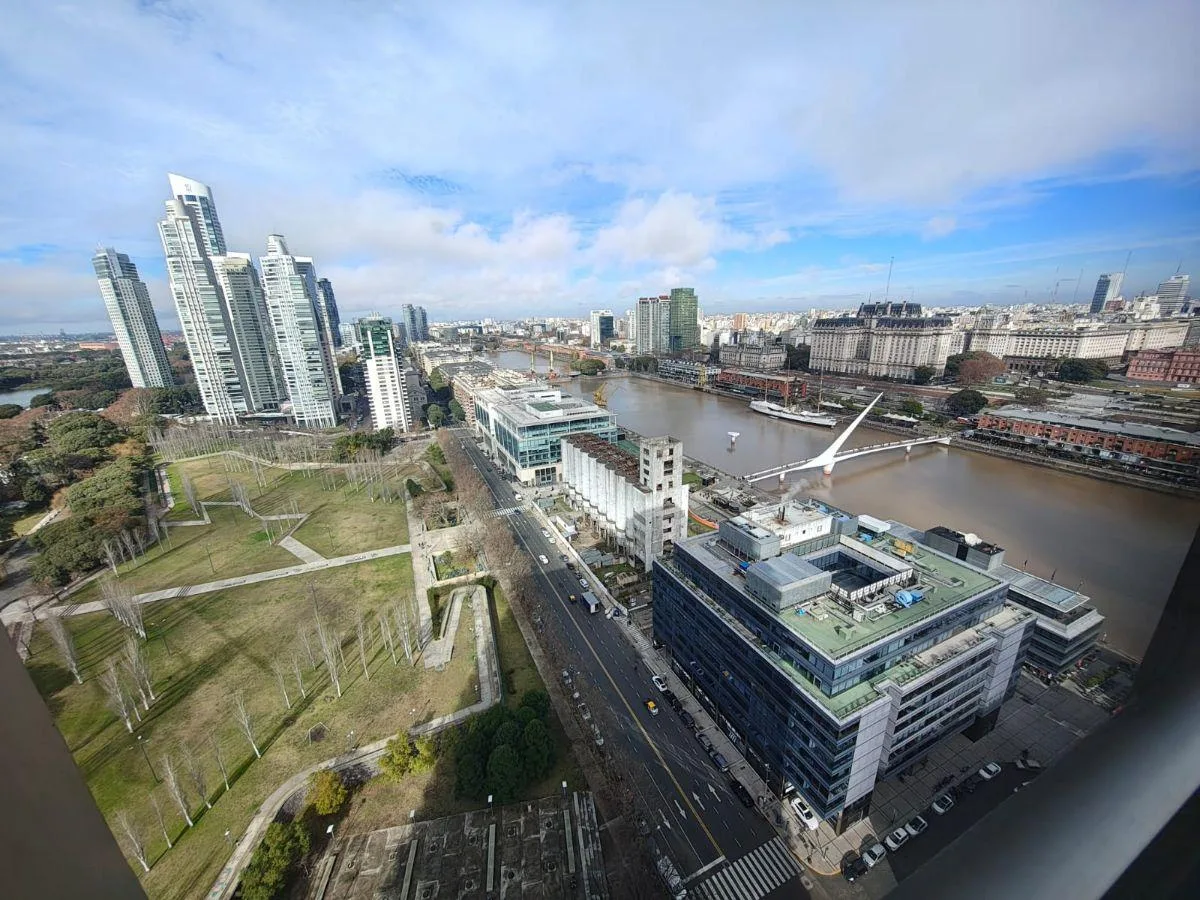 Departamento de 2 ambientes amoblado con terraza propia en Puerto Madero