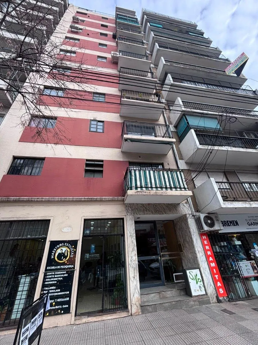 2 ambientes lateral en Almagro