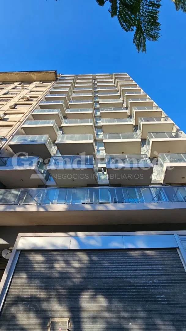 Monoambiente con balcón