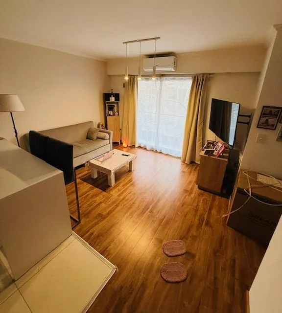 Departamento con balcón al frente
