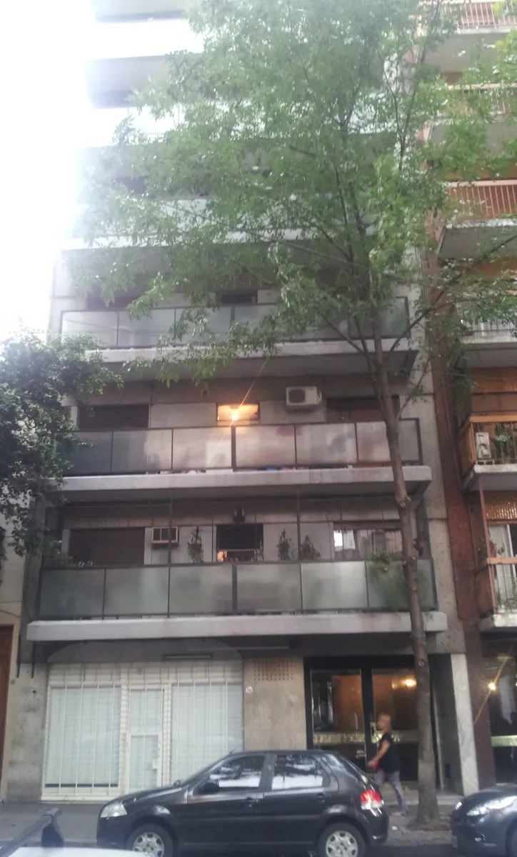 2 ambientes con balcón corrido