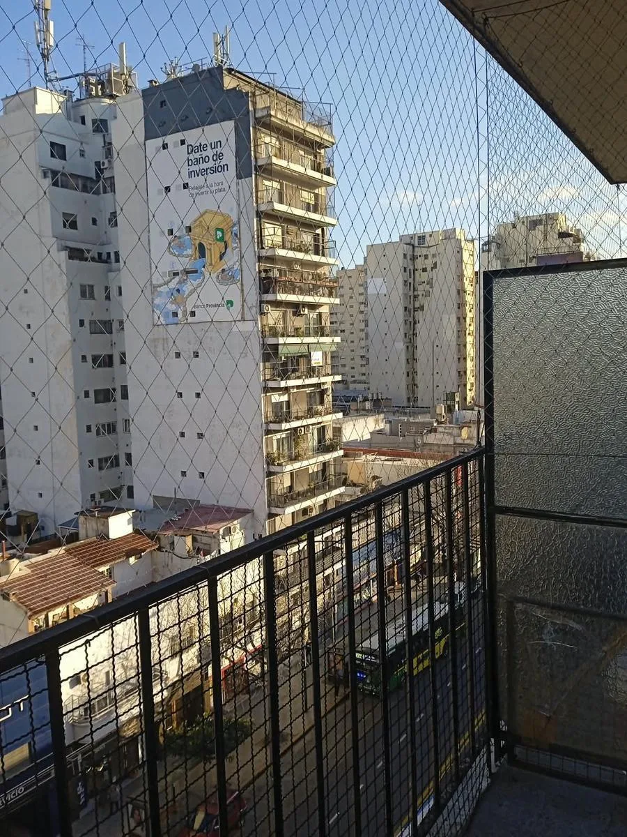Alquiler Cuatro Ambientes Piso Alto con Balcón - Muy Luminoso! Excelente Ubicación!
