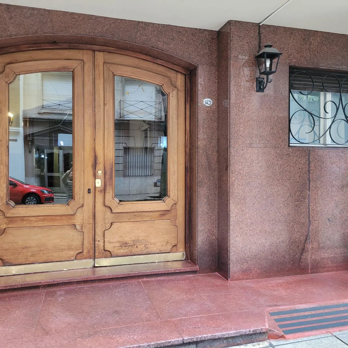 Студия на первом этаже с внутренним патио