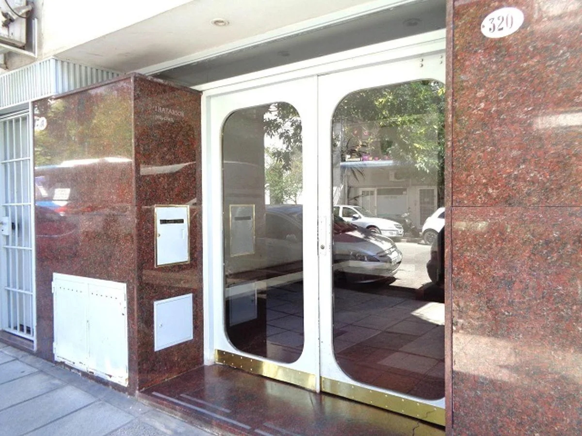 1 ambiente al frente con balcón