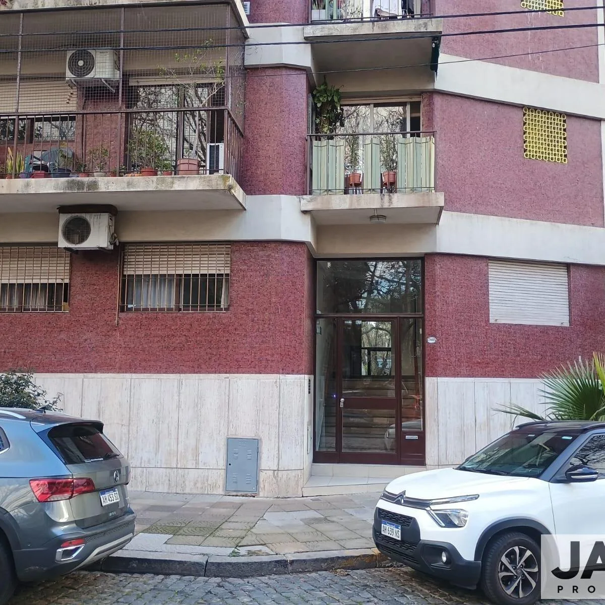 Planta baja con dos patios