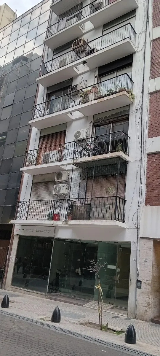 Departamento con balcón en Microcentro