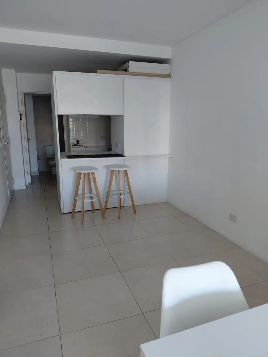 Monoambiente con balcón y pileta
