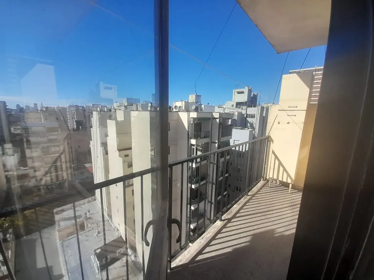 Departamento con balcón y vista