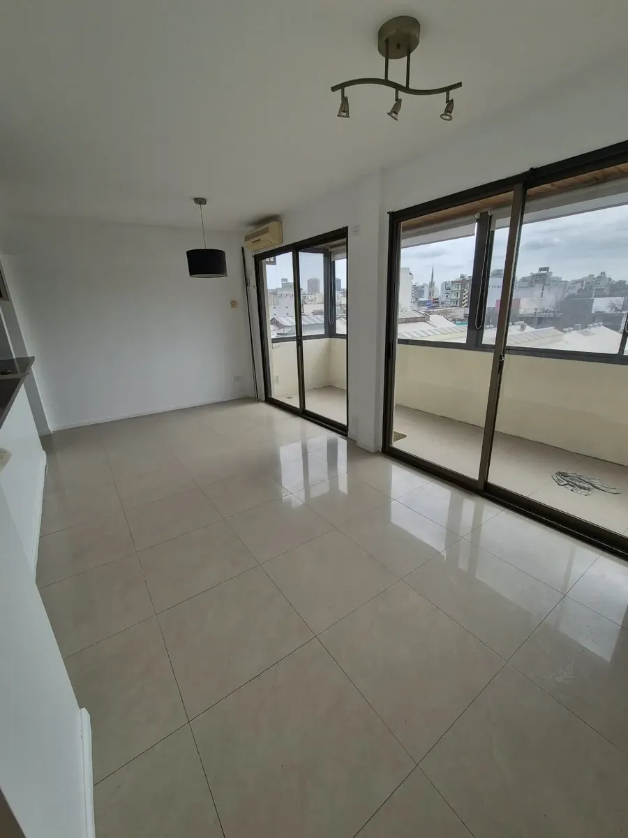 Semipiso 3 ambientes con cochera y balcón terraza
