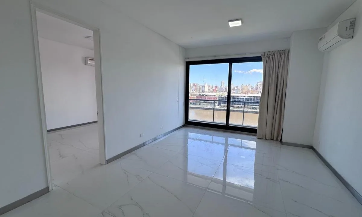 2 ambientes con balcón corrido
