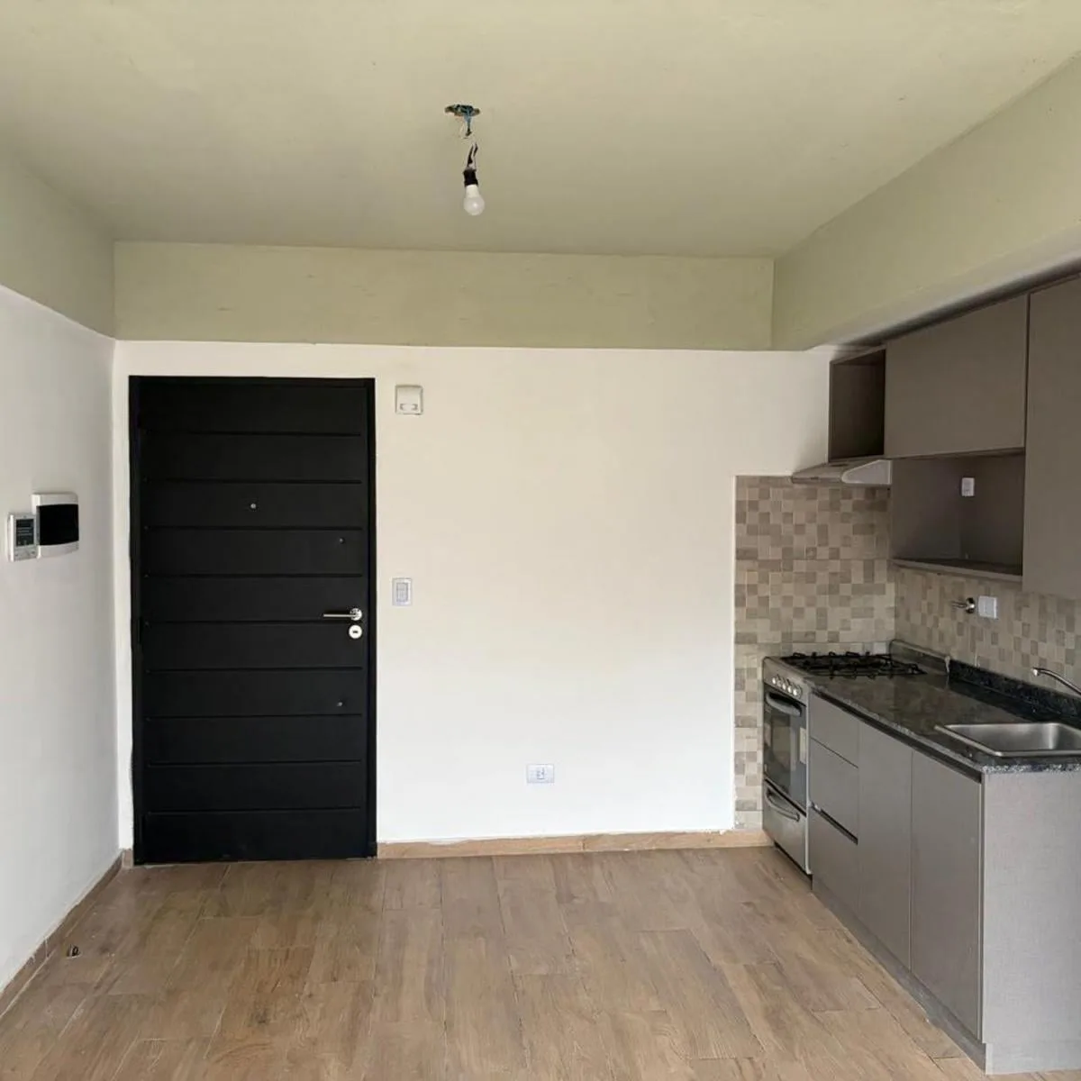 2 ambientes con balcón